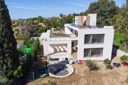 Exteriores vivienda urbanización Cascada