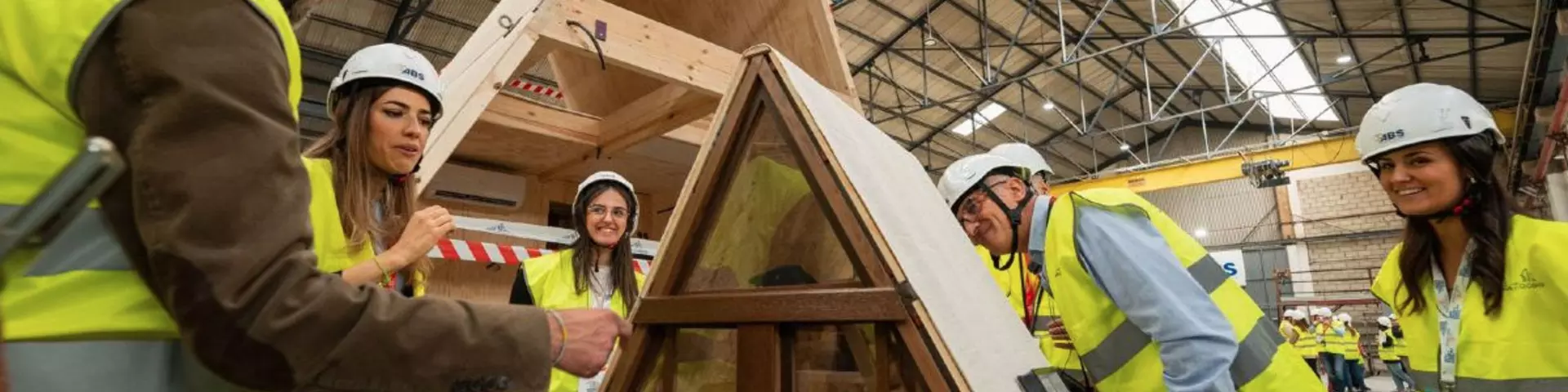 SAINT-GOBAIN MUESTRA SU APUESTA POR LA CONSTRUCCIÓN INDUSTRIALIZADA EN LA PLANTA DE AMERICAN BUILDING SYSTEM (ABS) EN GUADALAJARA